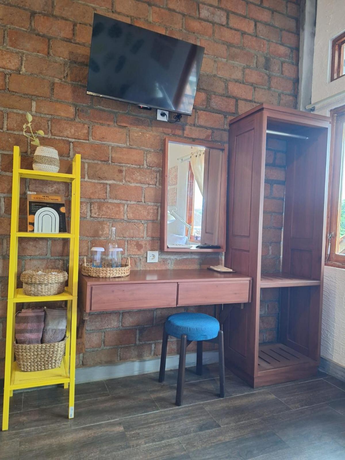 Inn House Homestay Dadapan Экстерьер фото